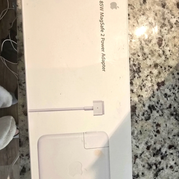 Apple charger 85W Magsafe 2 - Picture 1 of 5